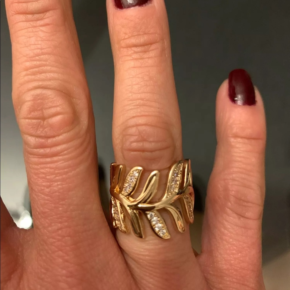 New Women’s Yellow Gold Diamond Beautiful LeafRing - Picture 2 of 5